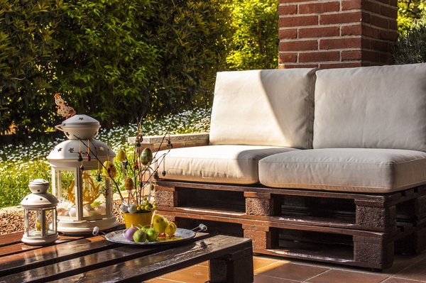 Les différentes possibilités de transformation des palettes en canapés d'extérieur