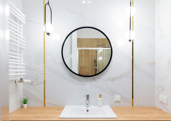 Miroir salle de bain : harmonisez style et éclairage idéal